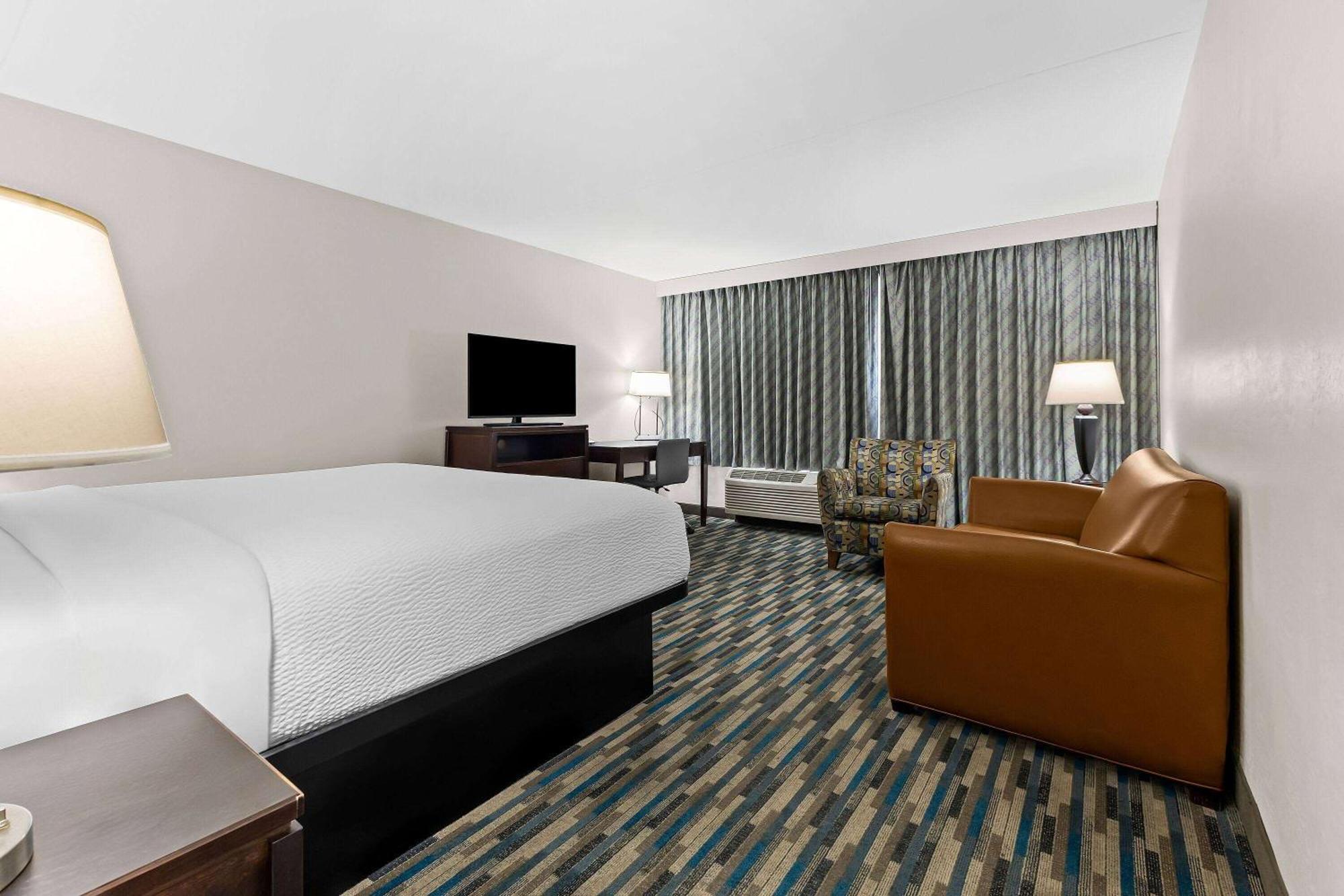 Days Inn & Suites By Wyndham Mesa Near Phoenix Exterior photo